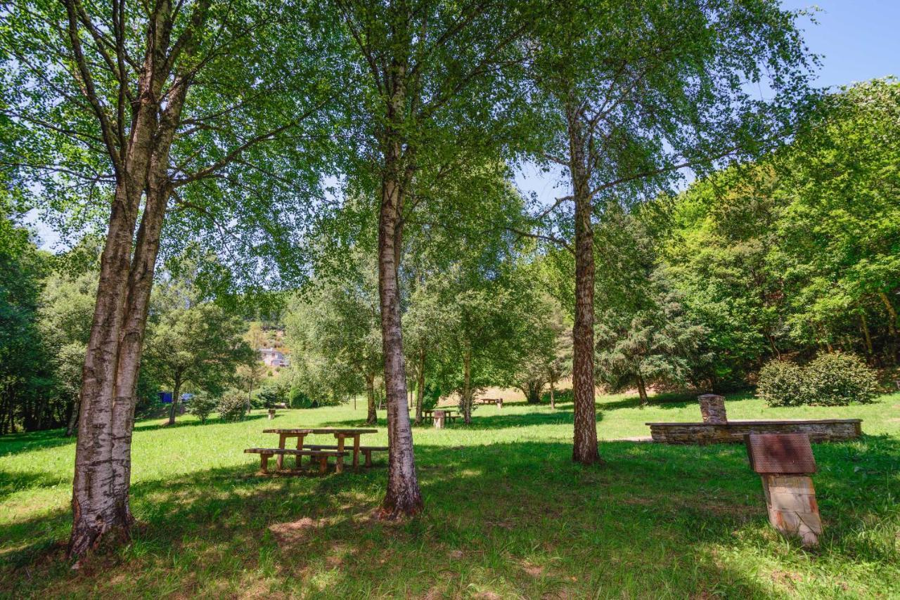 Apartamentos Rurales Casa Riveras Santa Eulalia de Oscos Bagian luar foto