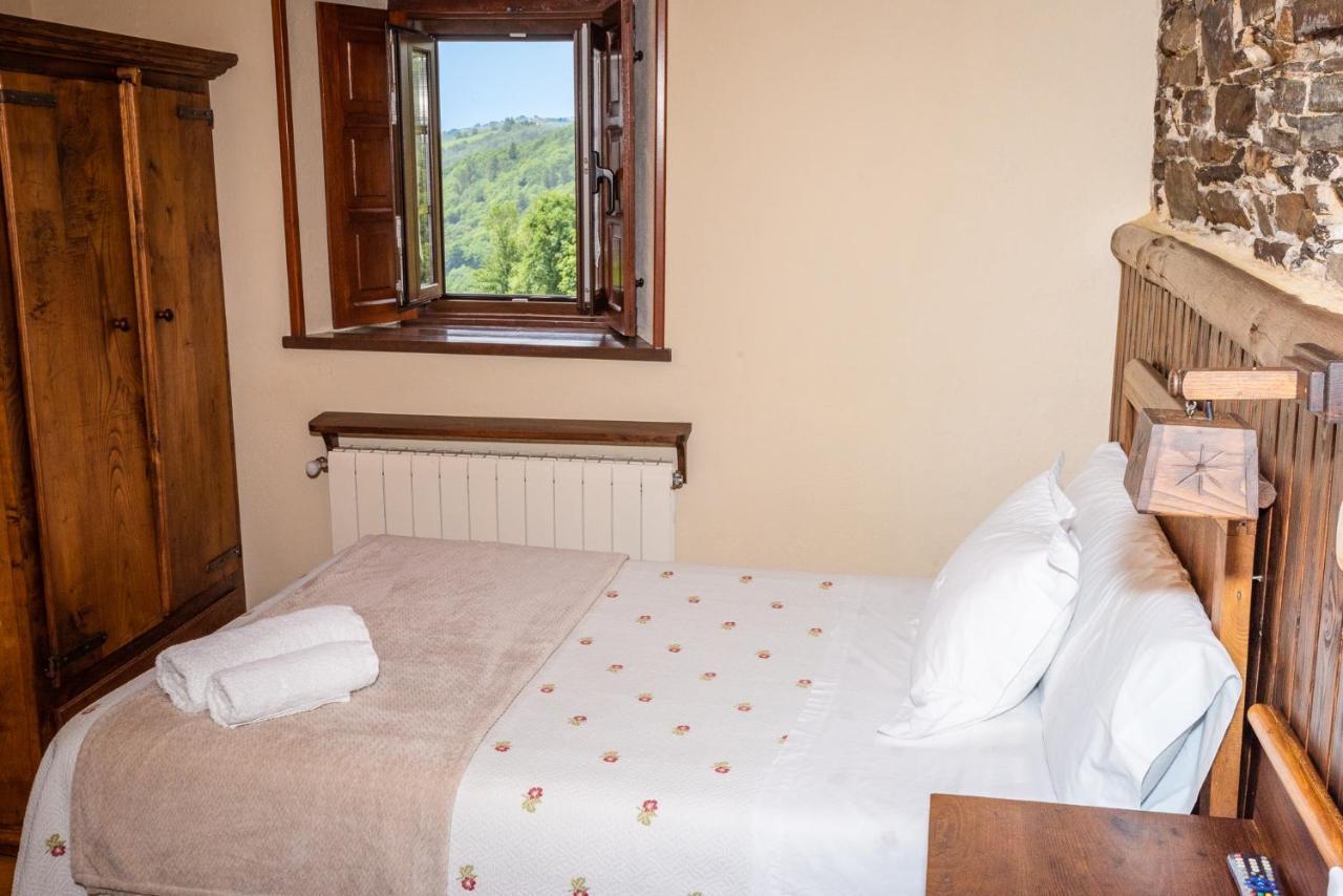 Apartamentos Rurales Casa Riveras Santa Eulalia de Oscos Bagian luar foto