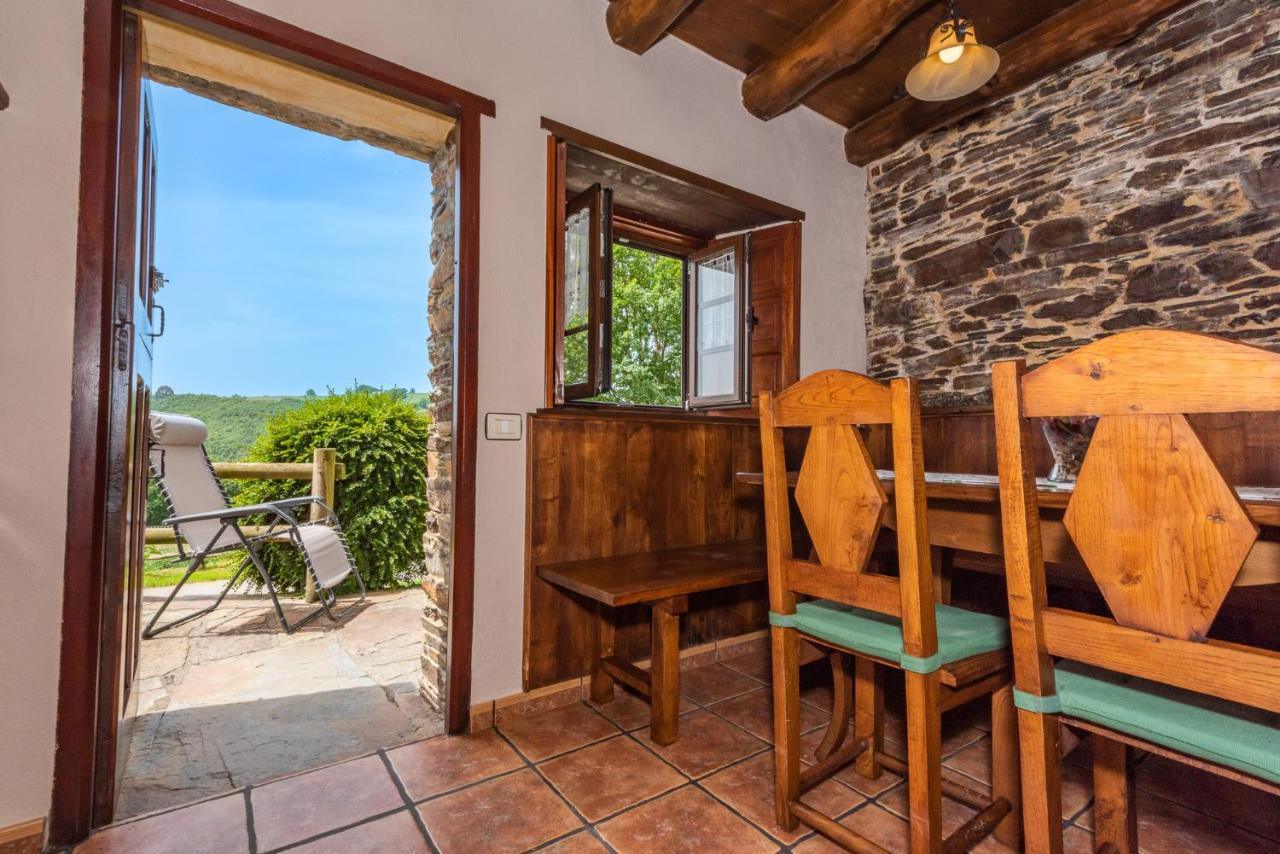 Apartamentos Rurales Casa Riveras Santa Eulalia de Oscos Bagian luar foto