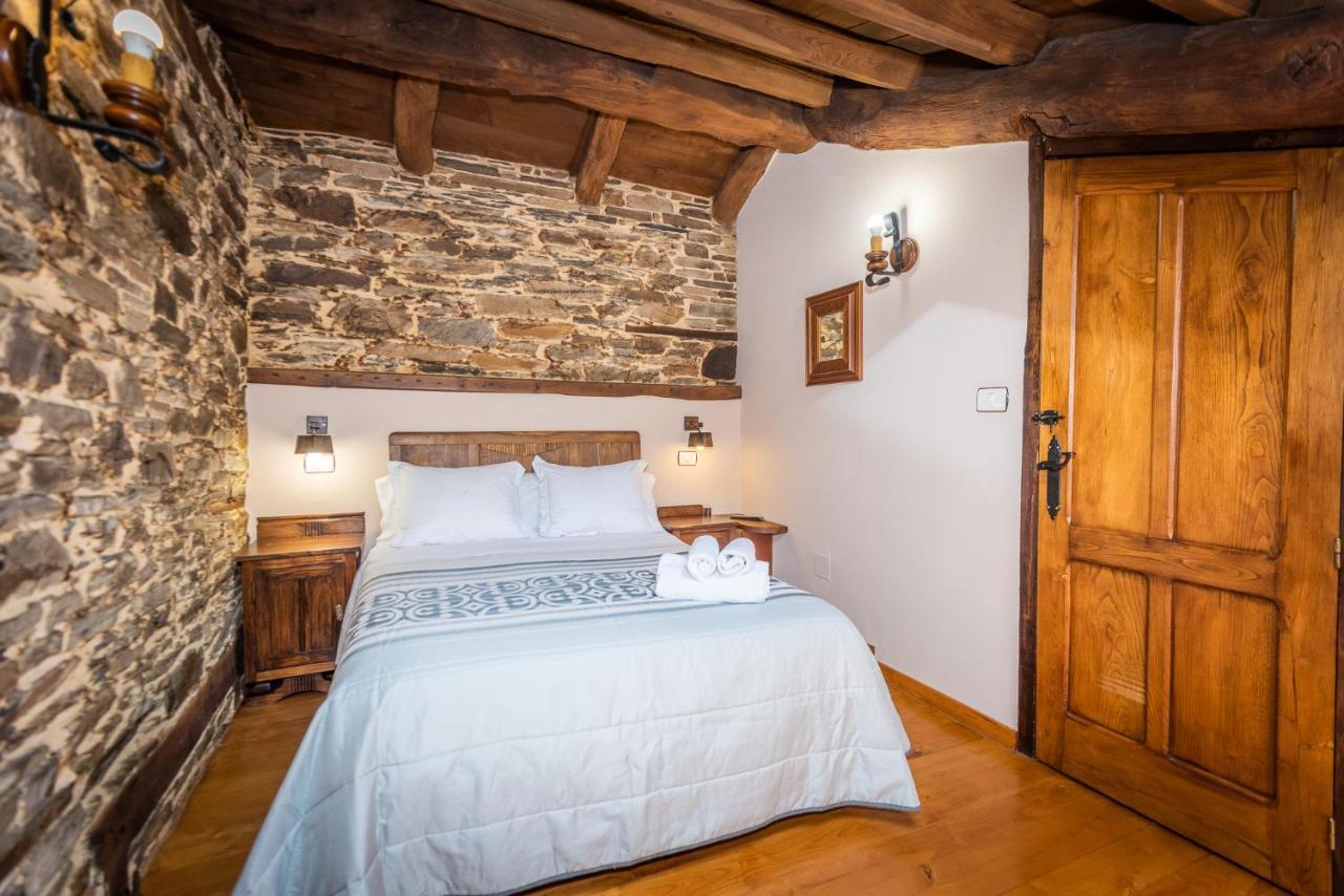 Apartamentos Rurales Casa Riveras Santa Eulalia de Oscos Bagian luar foto