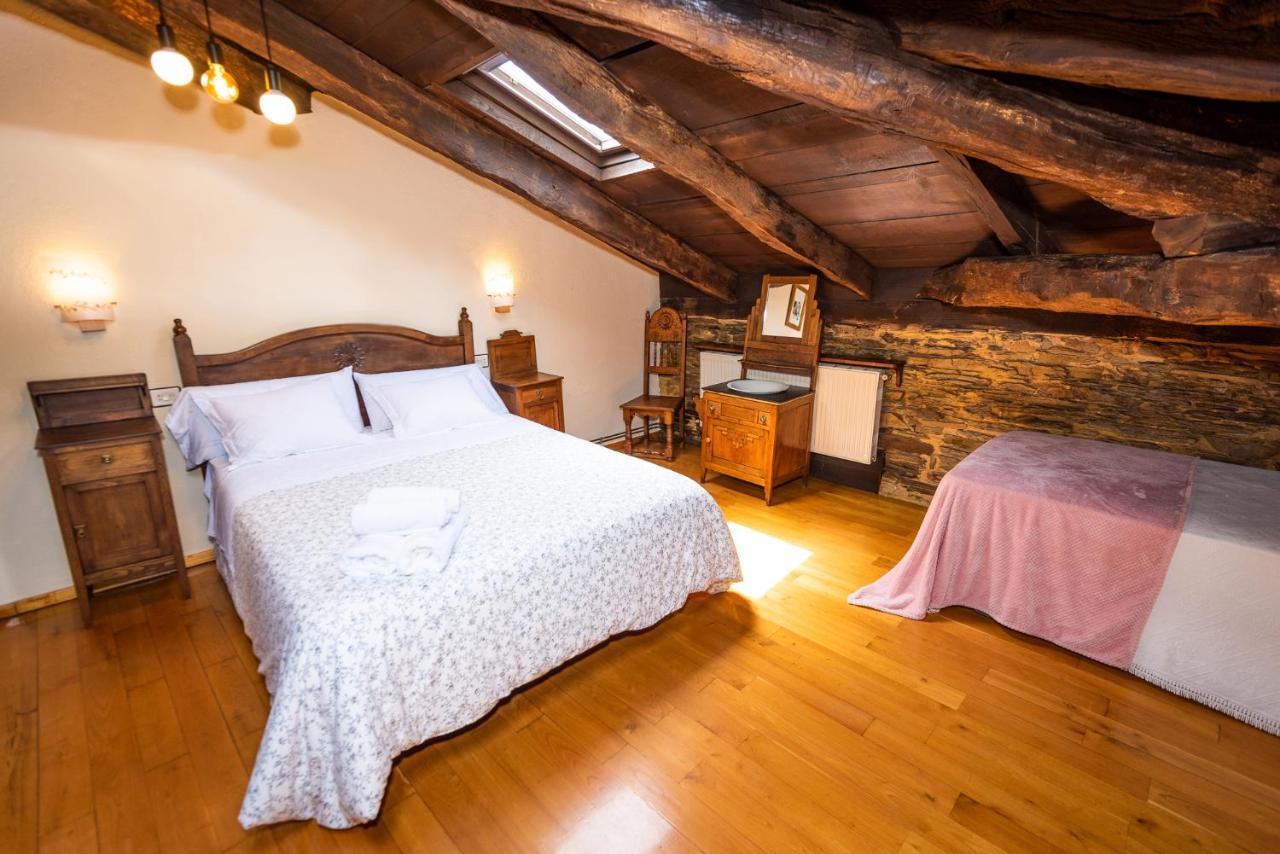 Apartamentos Rurales Casa Riveras Santa Eulalia de Oscos Bagian luar foto