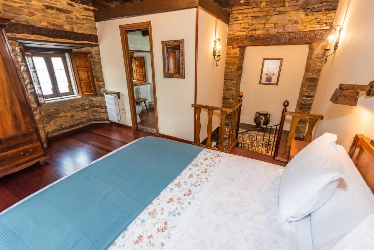 Apartamentos Rurales Casa Riveras Santa Eulalia de Oscos Bagian luar foto
