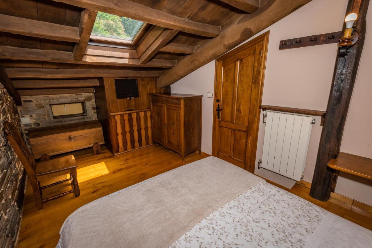Apartamentos Rurales Casa Riveras Santa Eulalia de Oscos Bagian luar foto