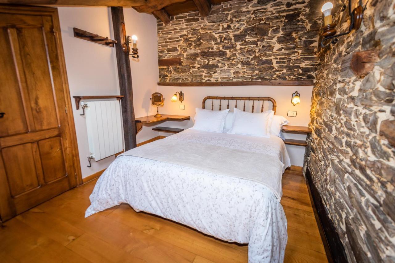 Apartamentos Rurales Casa Riveras Santa Eulalia de Oscos Bagian luar foto