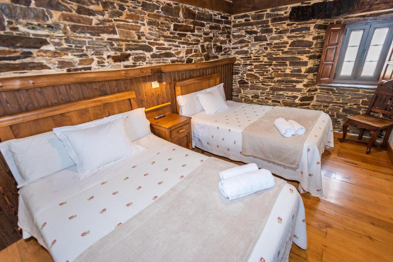 Apartamentos Rurales Casa Riveras Santa Eulalia de Oscos Bagian luar foto