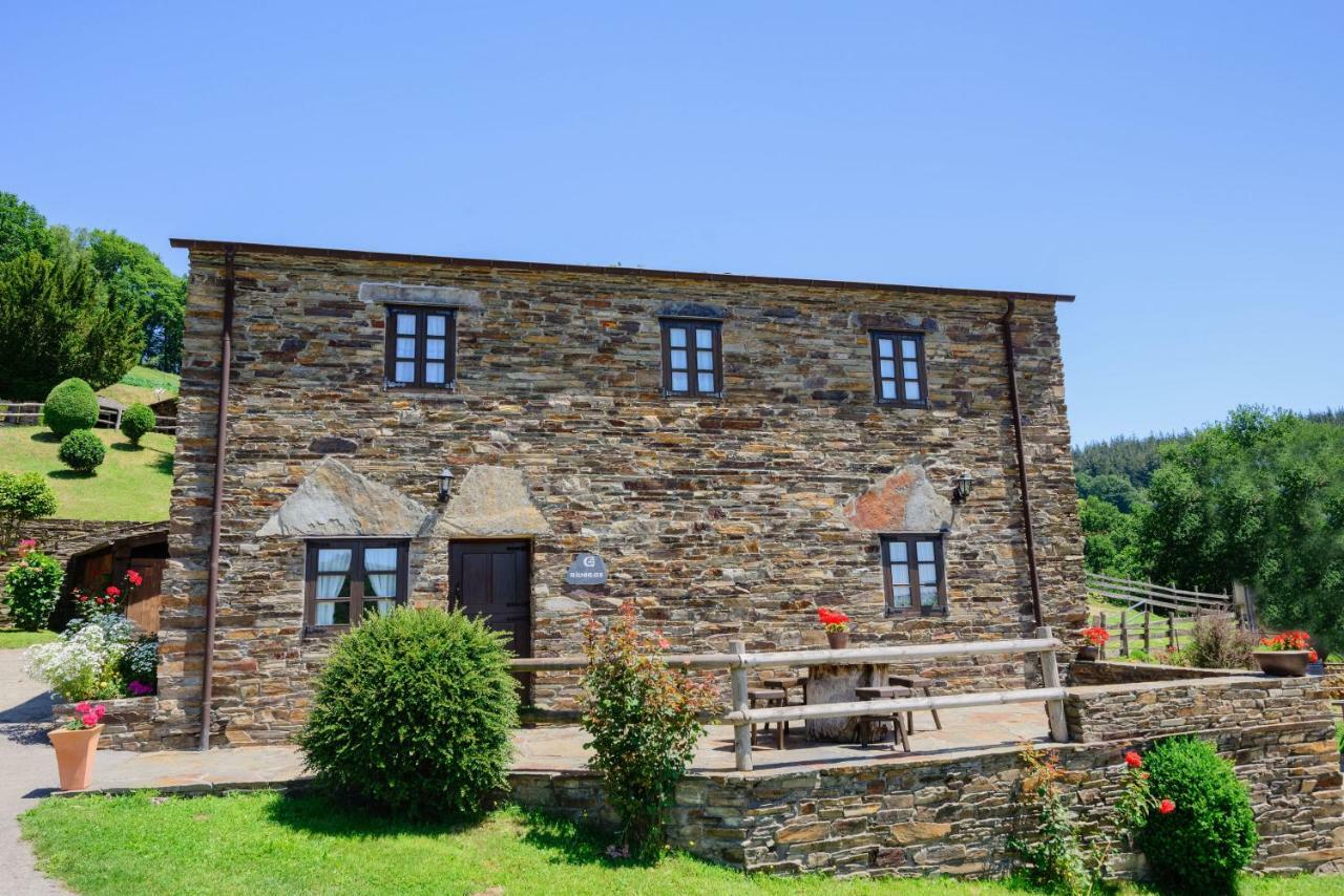 Apartamentos Rurales Casa Riveras Santa Eulalia de Oscos Bagian luar foto