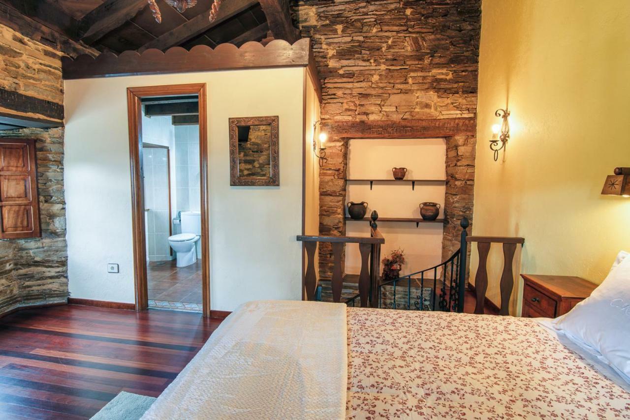 Apartamentos Rurales Casa Riveras Santa Eulalia de Oscos Bagian luar foto