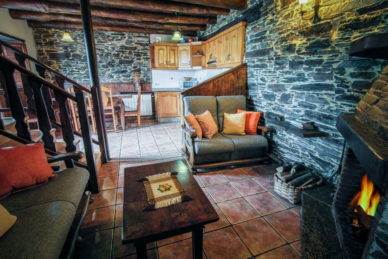 Apartamentos Rurales Casa Riveras Santa Eulalia de Oscos Bagian luar foto