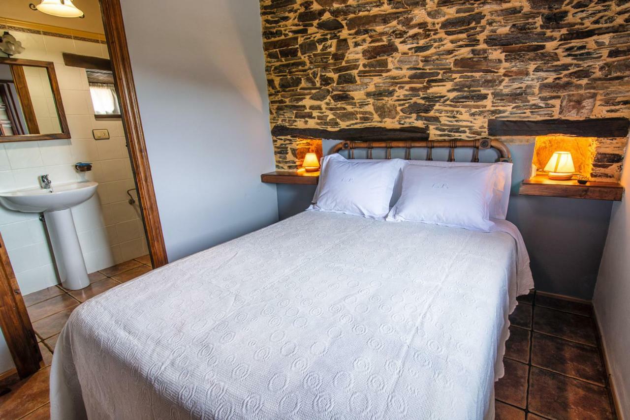 Apartamentos Rurales Casa Riveras Santa Eulalia de Oscos Bagian luar foto