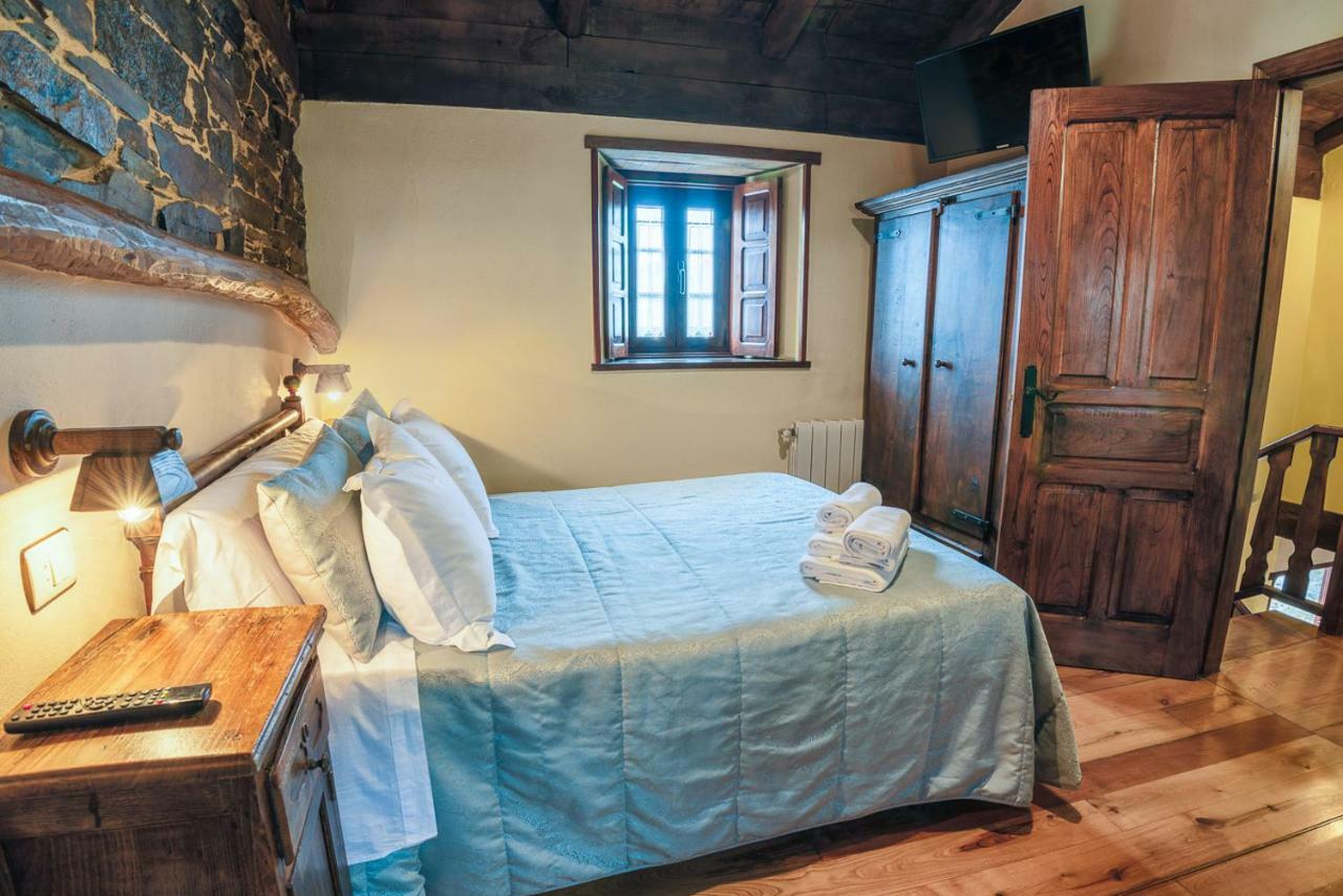 Apartamentos Rurales Casa Riveras Santa Eulalia de Oscos Bagian luar foto