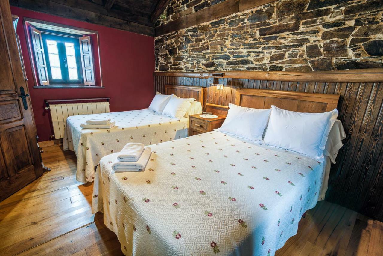 Apartamentos Rurales Casa Riveras Santa Eulalia de Oscos Bagian luar foto