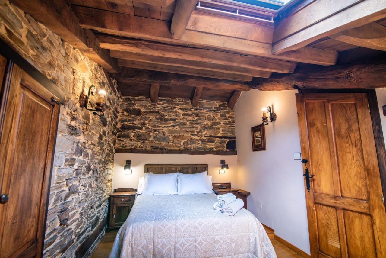 Apartamentos Rurales Casa Riveras Santa Eulalia de Oscos Bagian luar foto