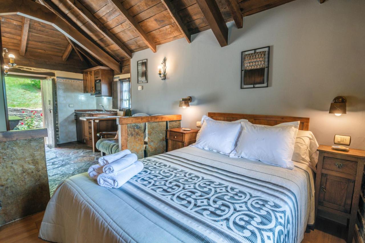 Apartamentos Rurales Casa Riveras Santa Eulalia de Oscos Bagian luar foto